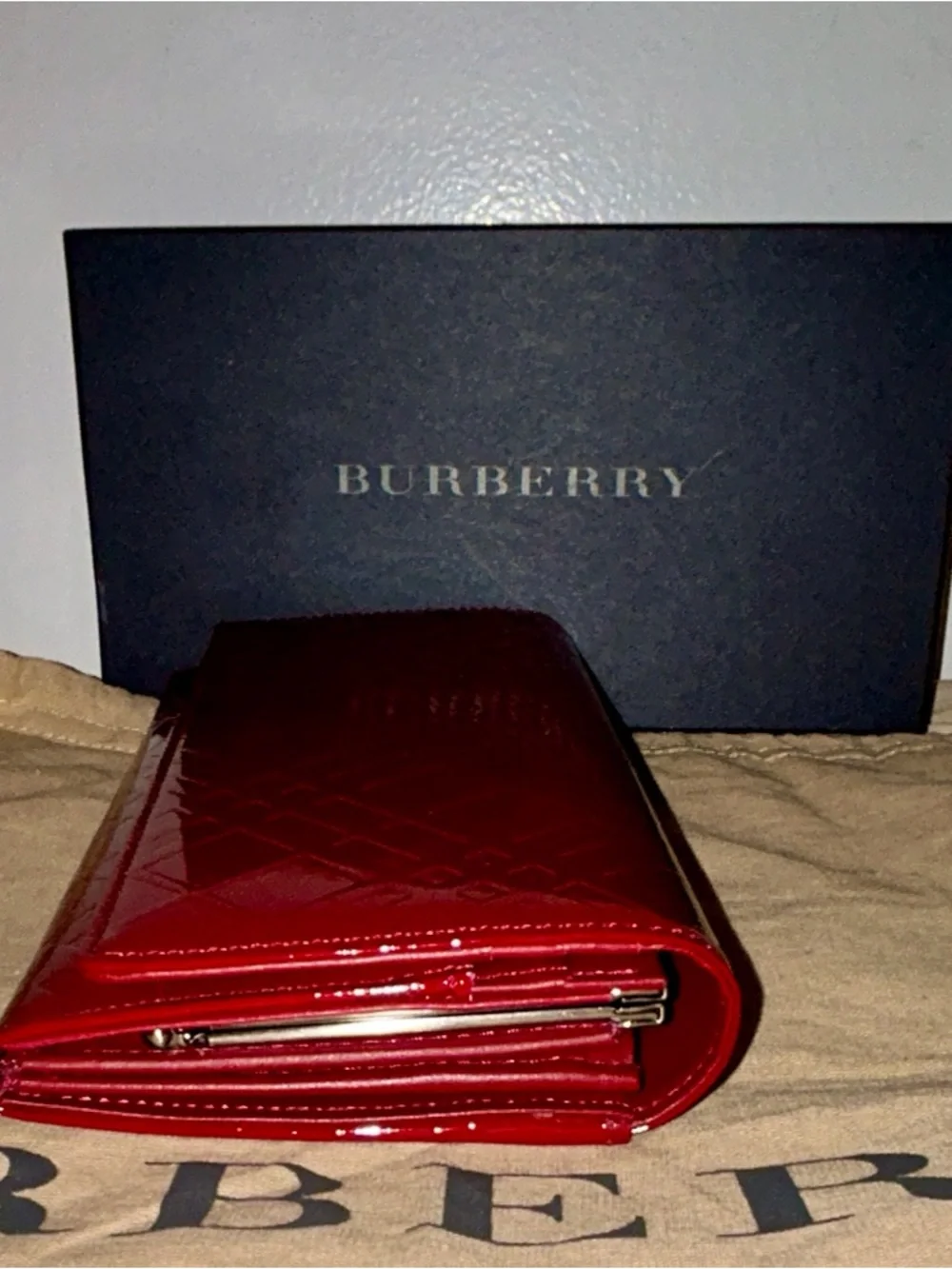 Burberry Red Patent Leather Continental Wallet with KISS Lock and Box - Picture 5 of 9